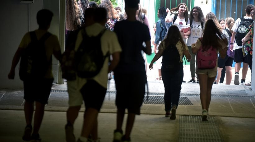 Θρίλερ στο Αγρίνιο με τη ναφθαλίνη: Μαθητές μεταφέρθηκαν στο νοσοκομείο με δηλητηρίαση!